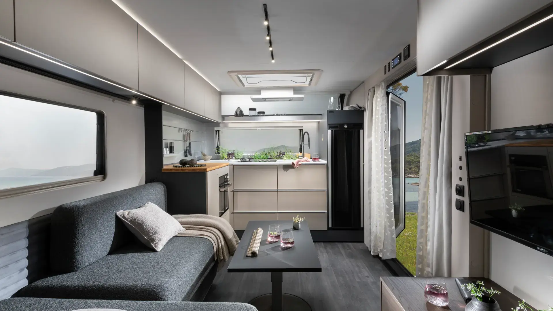 Astella 704 HP Çekme Karavan resim galerisi