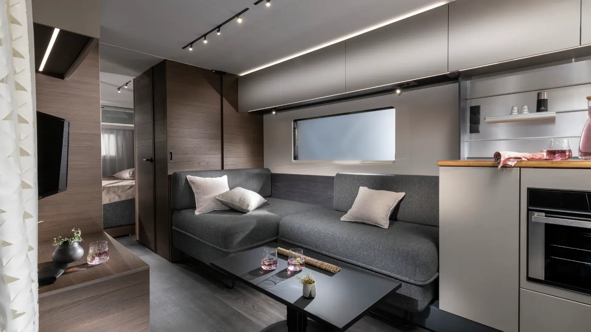 Astella 704 HP Çekme Karavan resim galerisi
